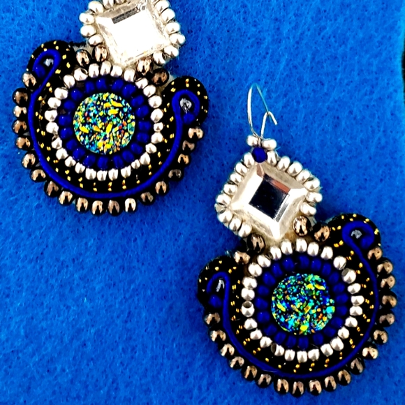 "Aurora" dangle earrings - Picture 2 of 2